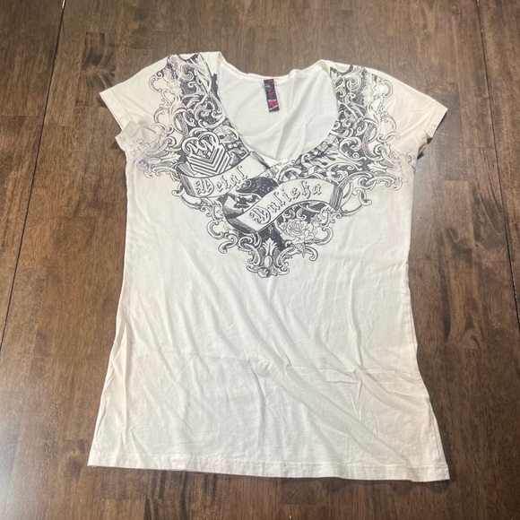 Metal Mulisha Women’s White and Black Graphic V-Neck Tee - Picture 1 of 7